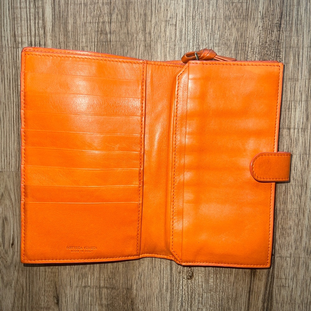AUTHENTIC Bottega Veneta EUC Orange ๐ Wallet with Clasp - Picture 3 of 14